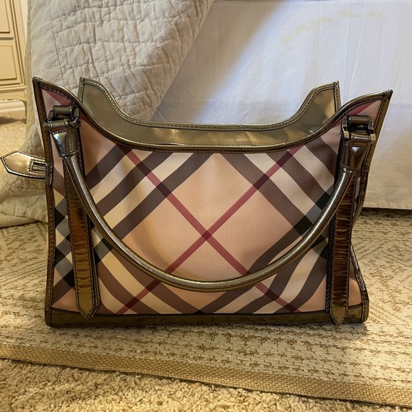 COPY - Authentic Burberry Tote AVAILABLE - Picture 1 of 5